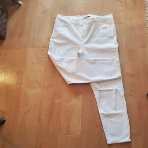 NWT J Brand white jeans cropped distressed jeans Size 34